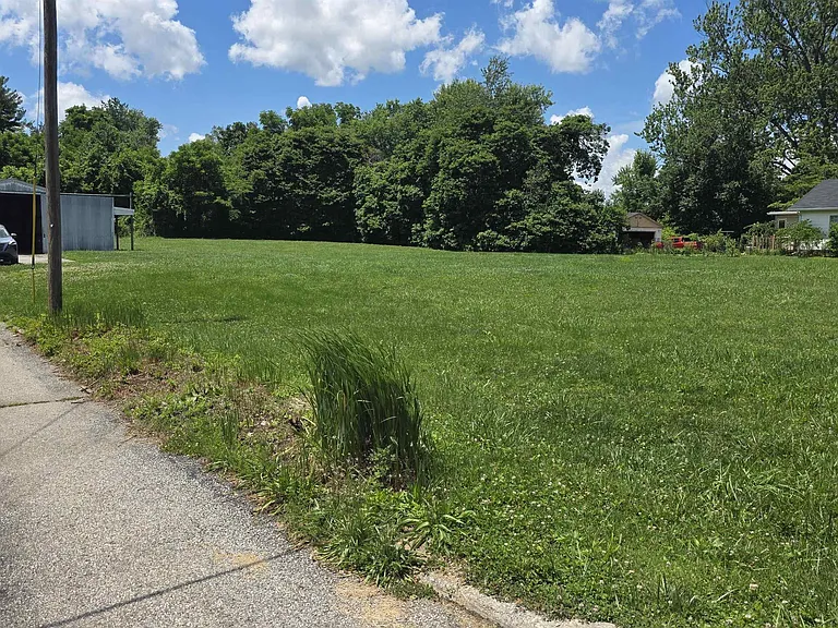 104 S Johnson Ave — Photo 4