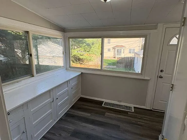 29007 Foxboro Dr — Photo 8