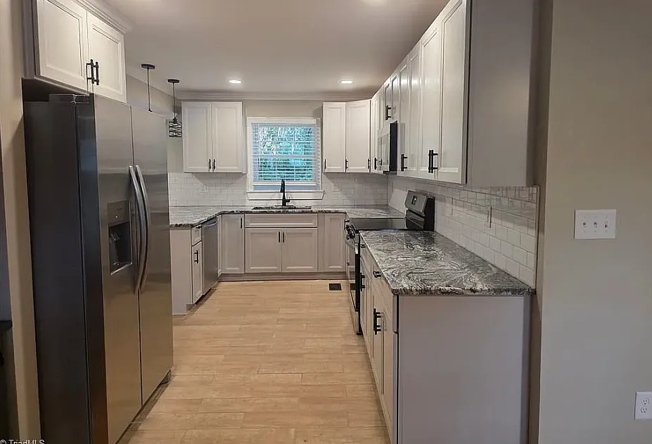 3 bed, 1.5 bath, 1331 sqft, $1,850 — Photo 4