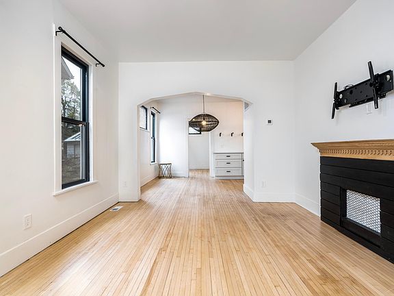 4th image of 1806 Taylor St NE #1