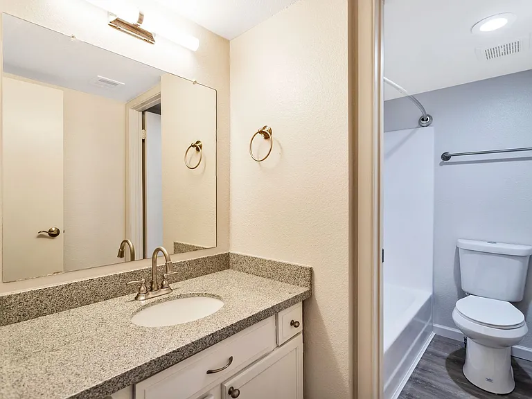 Maryland Court Apartments — Photo 56