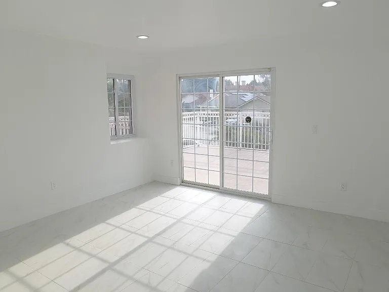 2623 E Maureen St — Photo 36