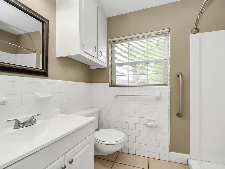 811 Hillcrest Dr — Photo 16