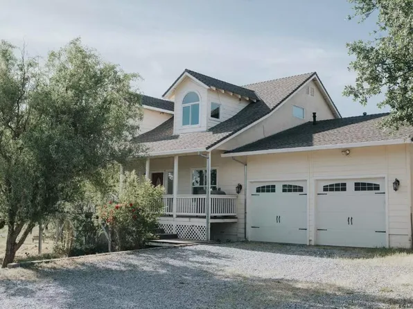 10738 Green Oaks Ln, Redding, CA 96003
