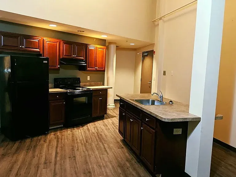 27 Washington St #102 — Photo 1