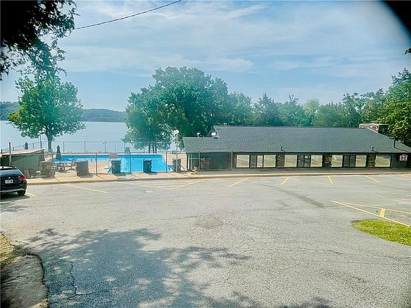 3rd image of 11668 Dogwood Dr