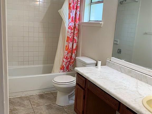 3rd image of 16211 La Terra Dr