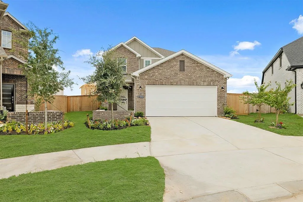4 bed, 2.5 bath, 2133 sqft, $2,800 — Photo 1