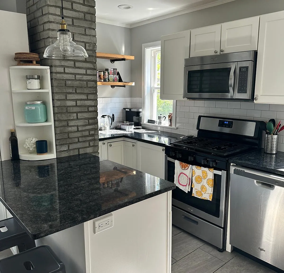 3 bed, $4,350 — Photo 1