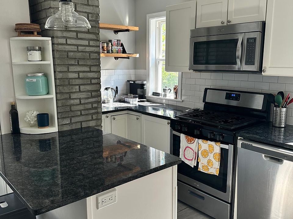 1st image of 17 Frederick Ave #1