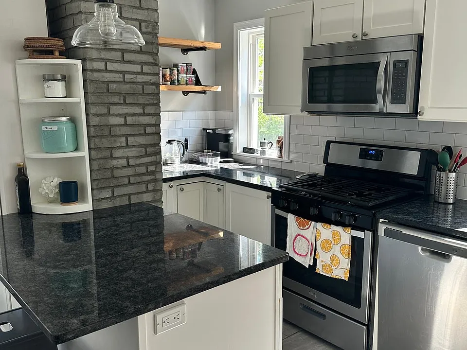 17 Frederick Ave #1