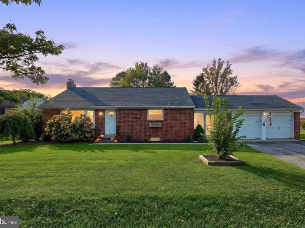 77 Impounding Dam Rd, Hanover, PA 17331