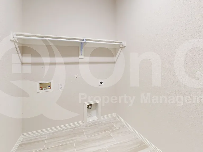 1004 Coppersmith Way — Photo 17