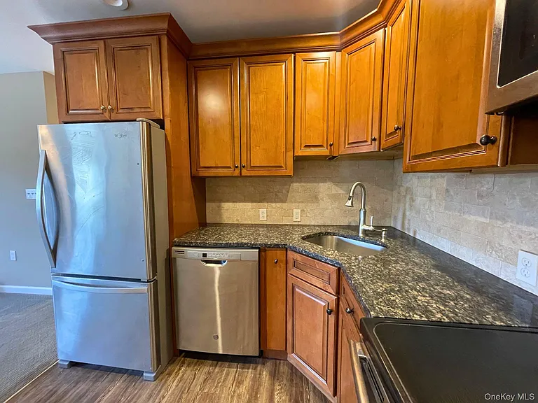 10 Colonial Ave #C — Photo 9