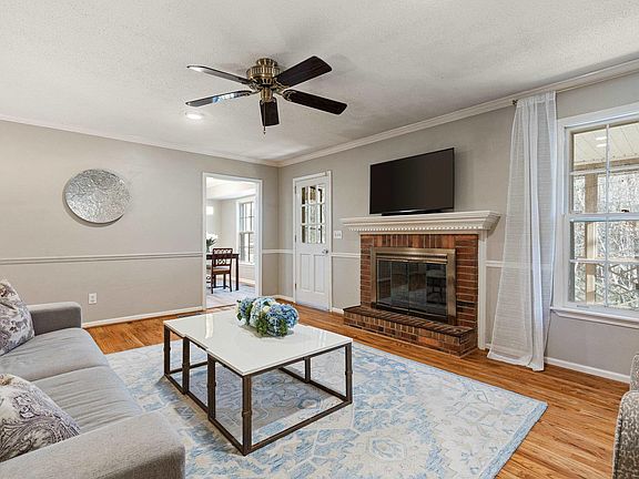5th image of 3709 Woodbine Way