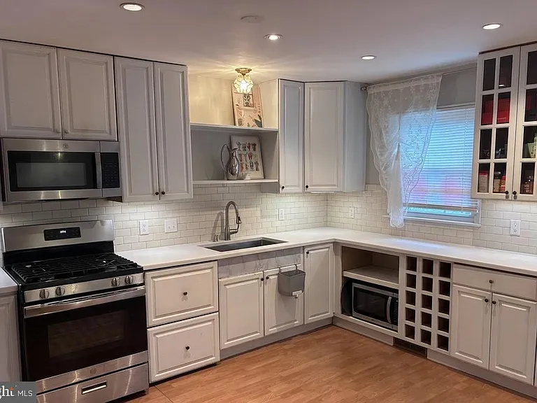 4360 Greenberry Ln — Photo 2