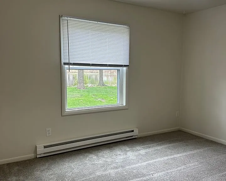 Sunset Lake Apartments — Photo 13