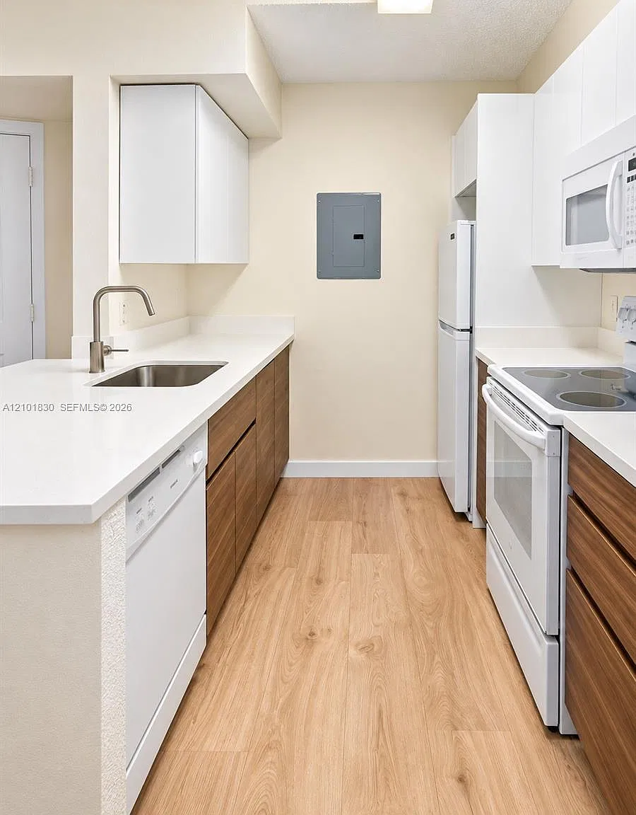 Sundance At Davie Condo — Photo 1