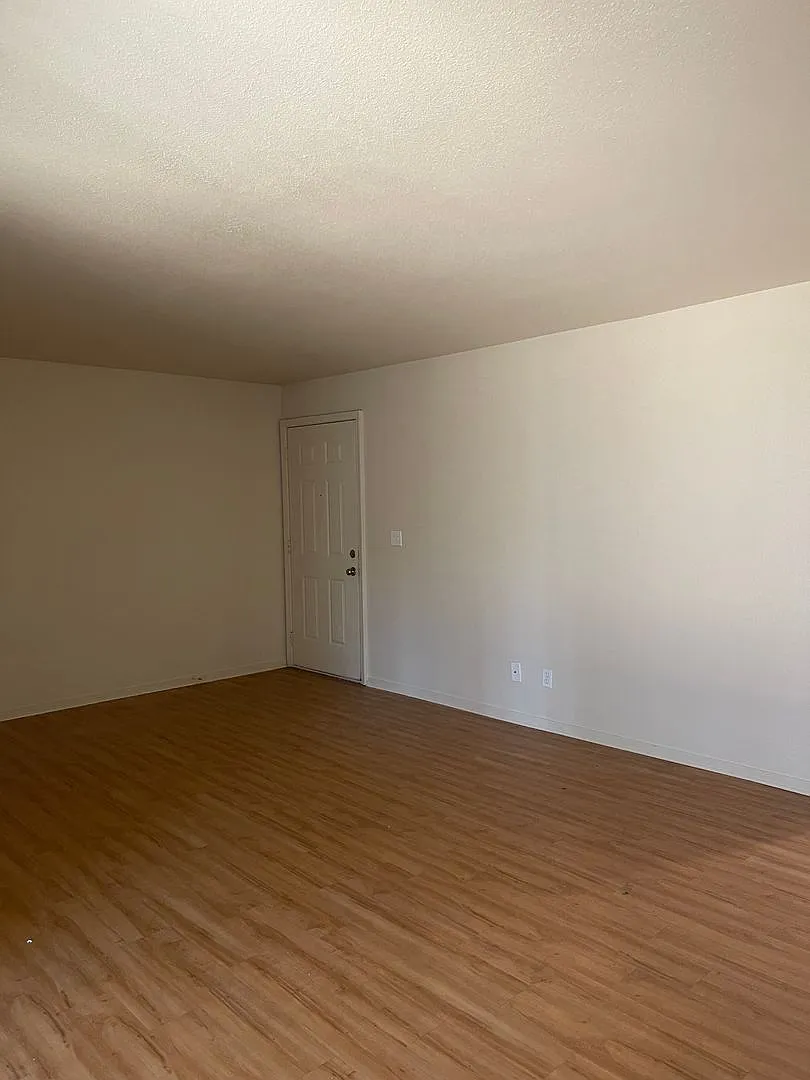 1000 & 1030 Del Sol Place — Photo 4