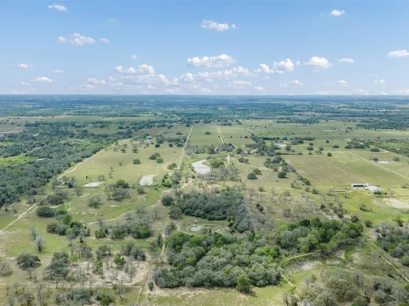 4361 Us Highway 77 S, Hallettsville, TX 77964