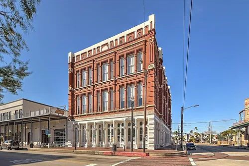 2206 Strand St #302 Photo 1