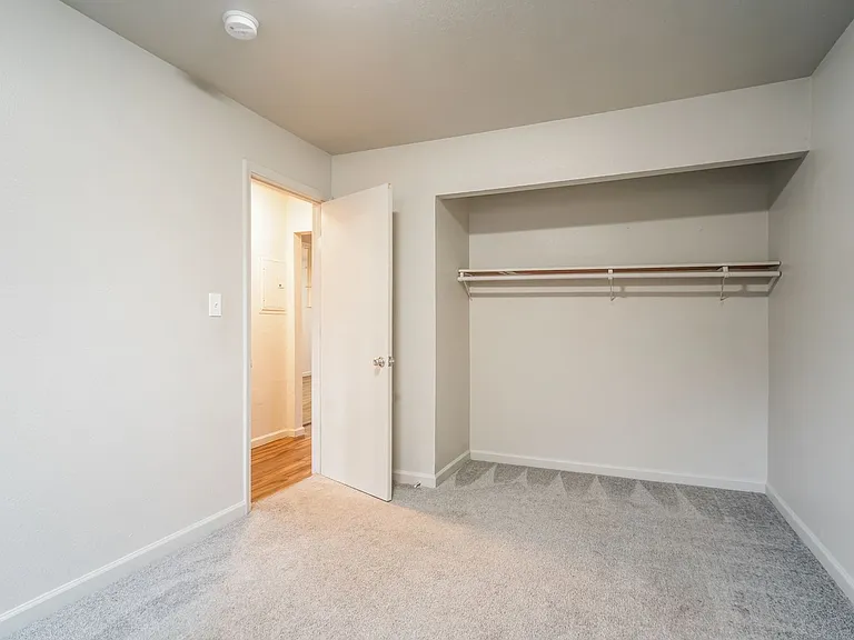 Willow Lake Apartments — Photo 24
