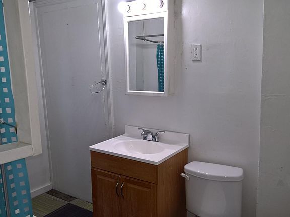 4th image of 915 10th St #1