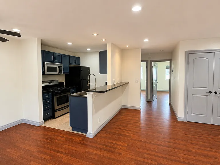 NoHo Liv Apartments — Photo 16