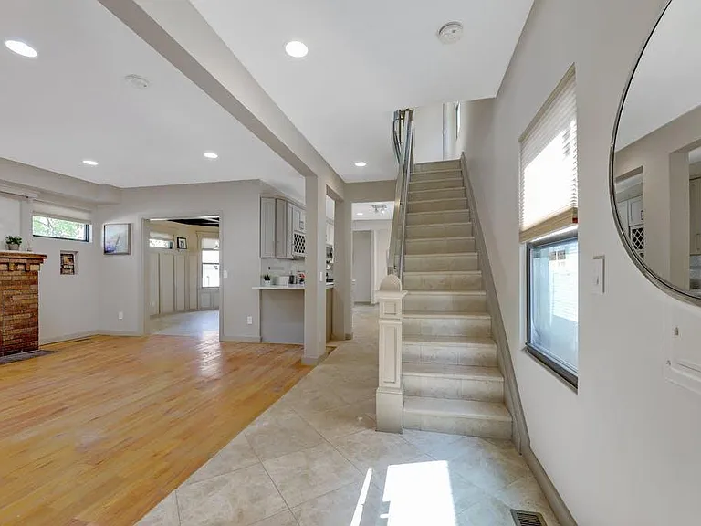 115 W Englewood Ave — Photo 5
