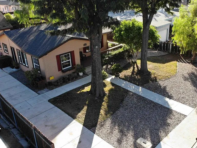 6841 Mohawk St — Photo 24