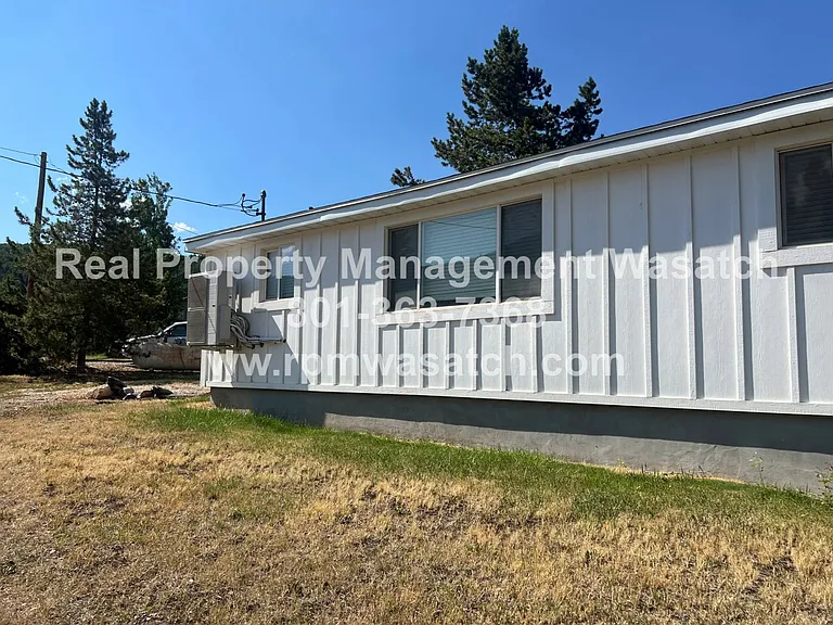 1388 Country Ln — Photo 5
