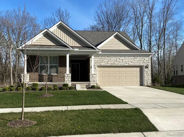 38641 Chasewood Ct, Farmington Hills, MI 48335