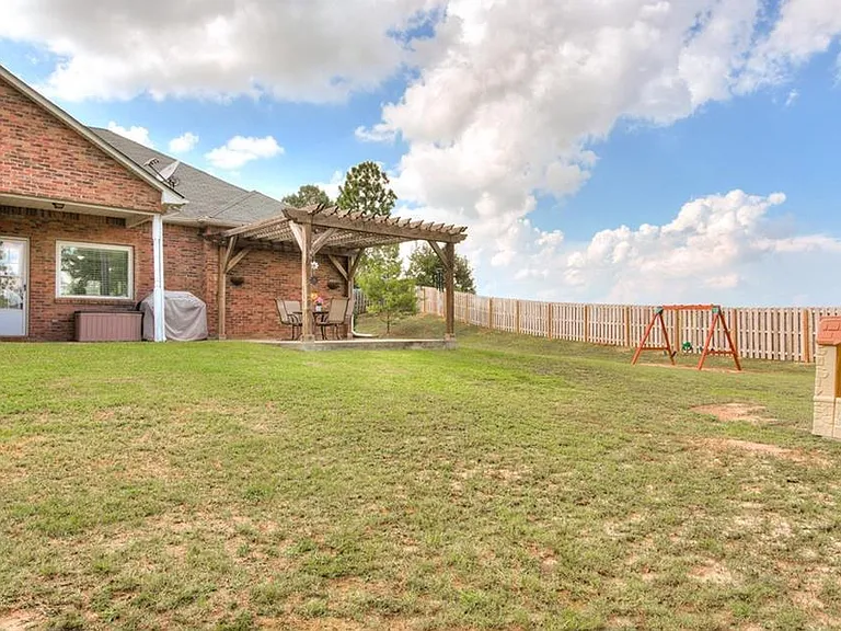 800 Shirez Dr — Photo 15
