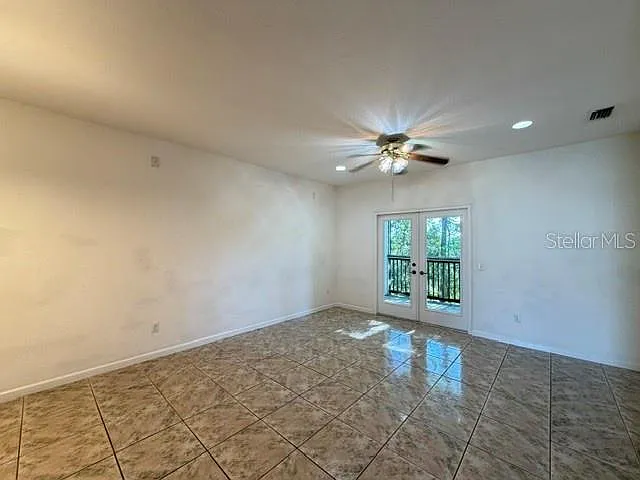2935 NE 7th St #310 — Photo 5