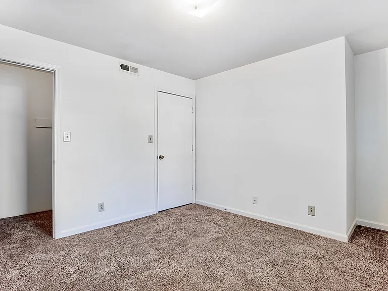 Paddock Place — Photo 11