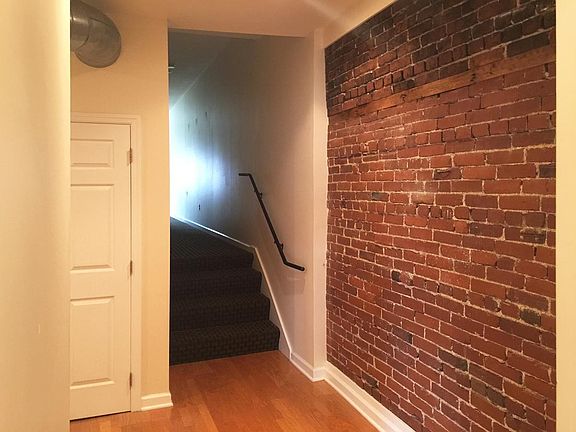 2520 East Carson Apartment - Entry Area
