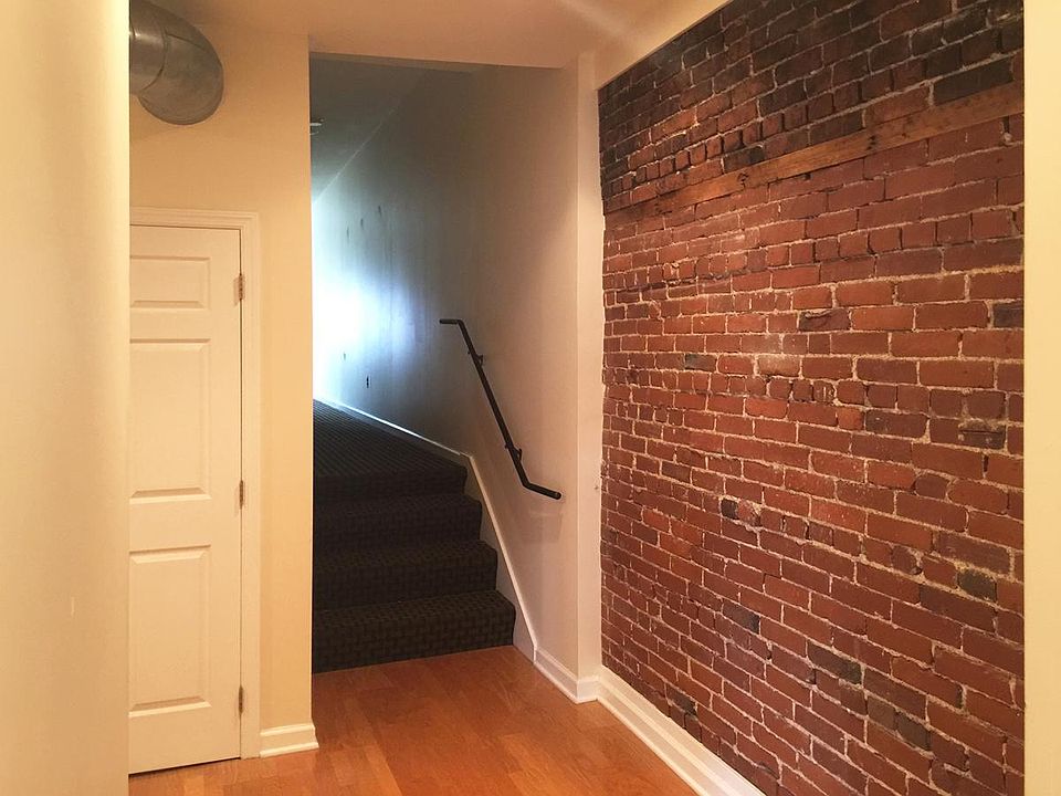 2520 East Carson Apartment - Entry Area