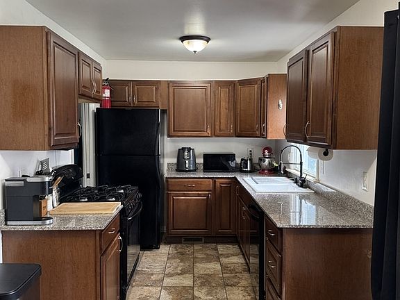 3rd image of 1531 S Wilson Ave