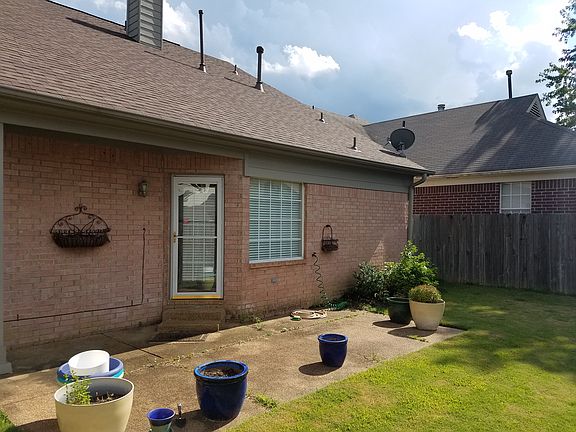 Fenced with patio!