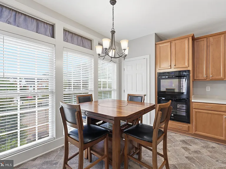 8439 Kirby Lionsdale Dr — Photo 4