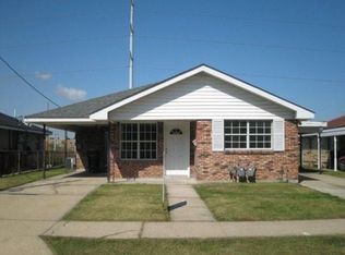 3100 Pakenham Dr, Chalmette, LA 70043