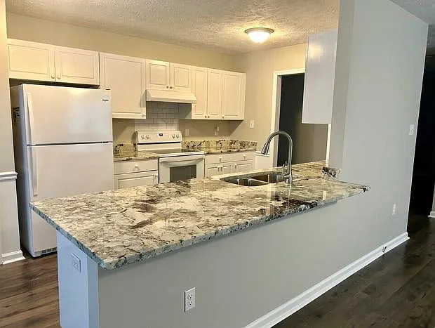 1130 Alexwood Dr — Photo 4