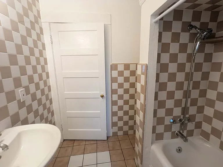 1421 Kellam Ave — Photo 37