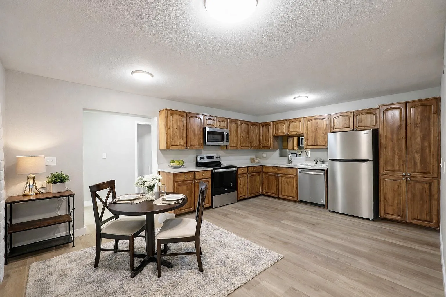 4 bed, 5.0 bath, 2800 sqft, $957 — Photo 3
