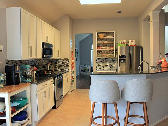 4th image of 516 Presidio Dr
