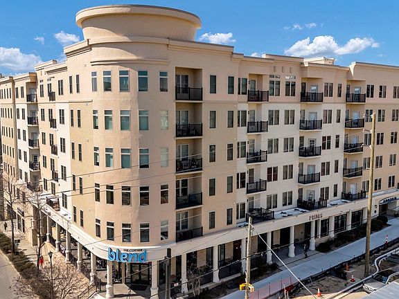 4th image of 601 Main St APT 504