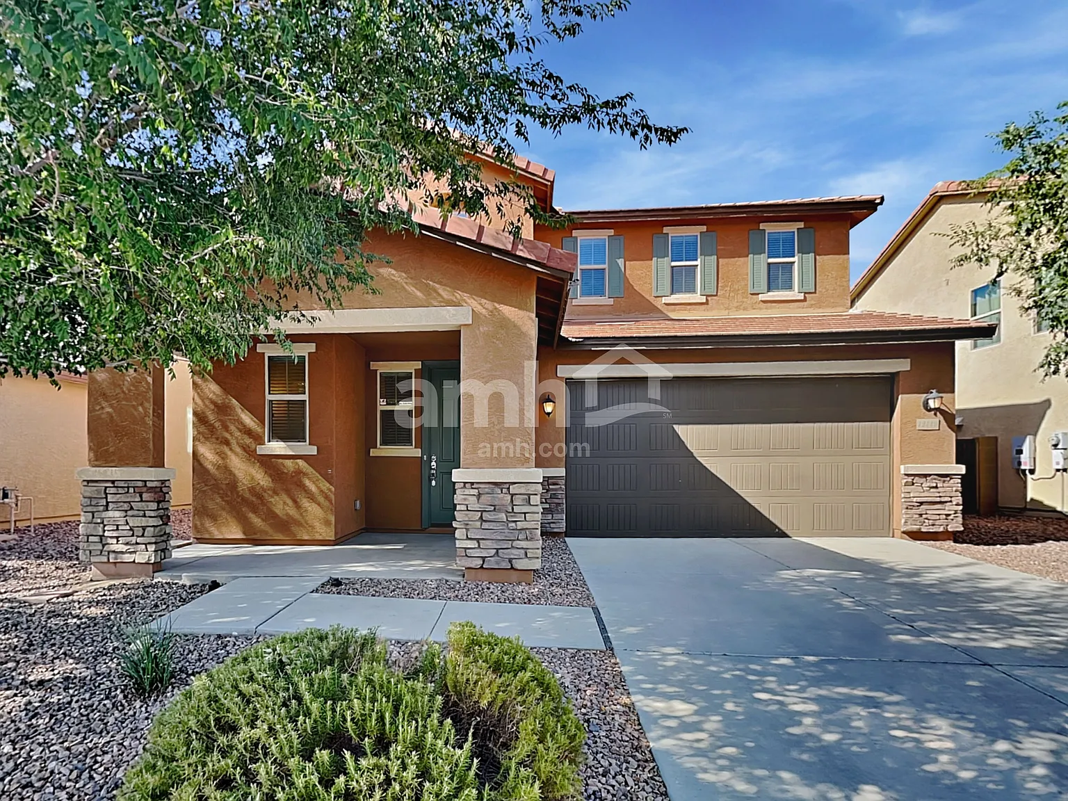 4 bed, 2.5 bath, 2423 sqft, $2,485 — Photo 1