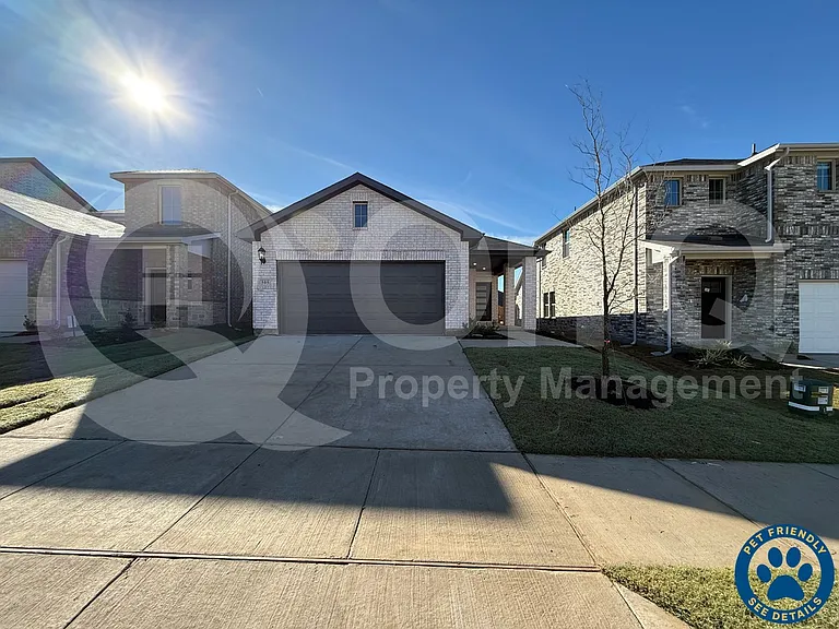 505 Blanton St — Photo 1