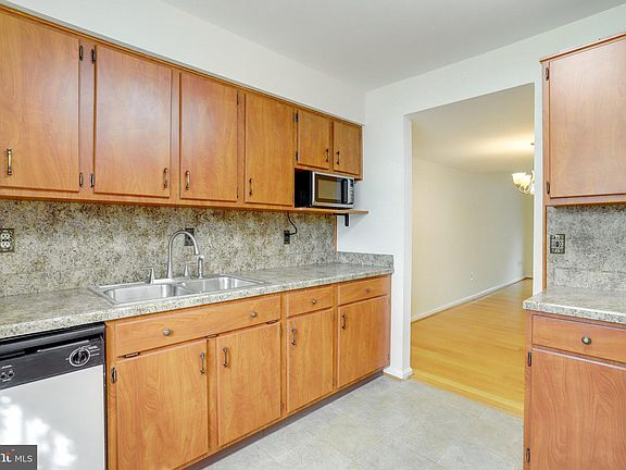 3rd image of 6477 Gildar St