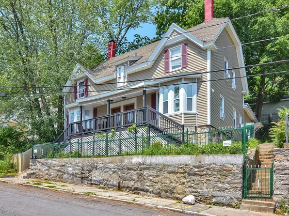 66-66 Crescent St #68, Lawrence, MA 01841